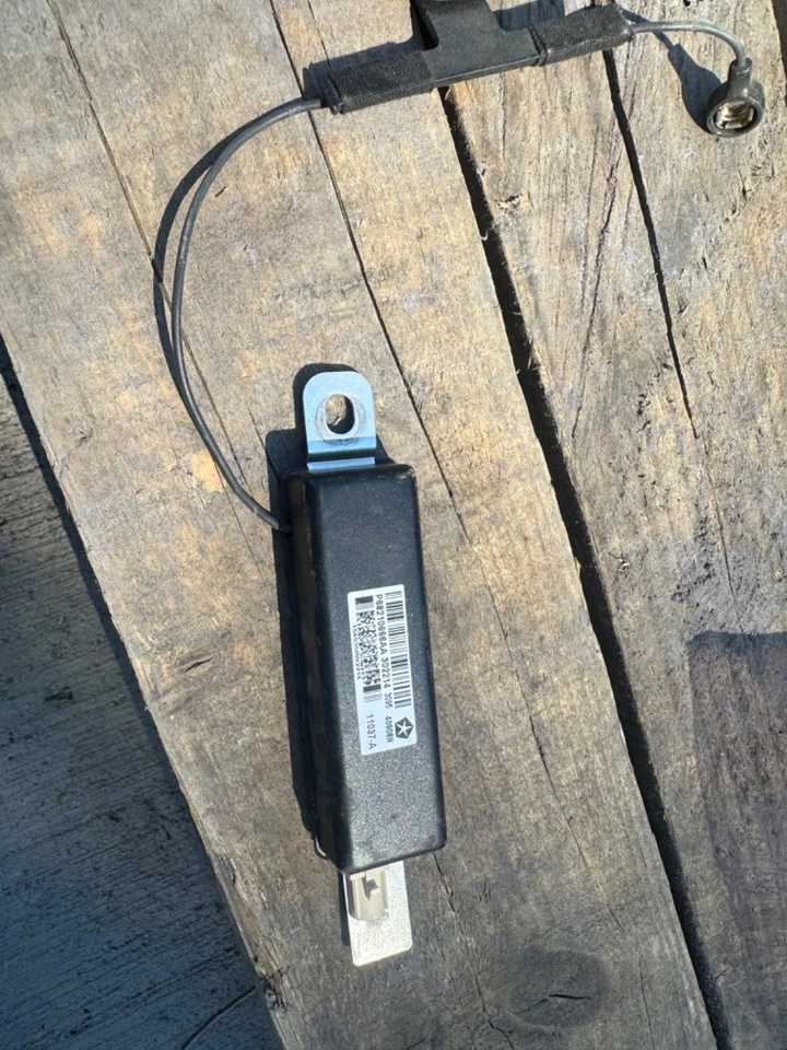 P68210666AA Aerial Antenna Amplifier Dodge Challenger 2017 - Image 1 of 1