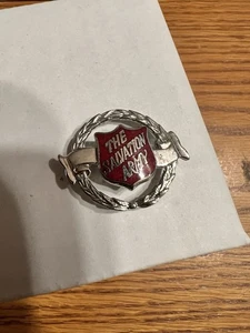1970s/80s SILVER SALVATION ARMY RED SHIELD ENAMEL PIN Brooch Silver Wreath - Picture 1 of 4