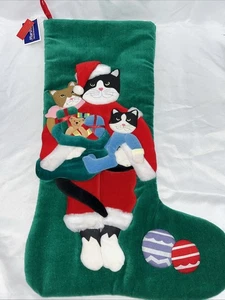 Grüner Samt Weihnachtsstrumpf mit applizierter Weihnachtsmannkatze, Kätzchen und Geschenken - Bild 1 von 19
