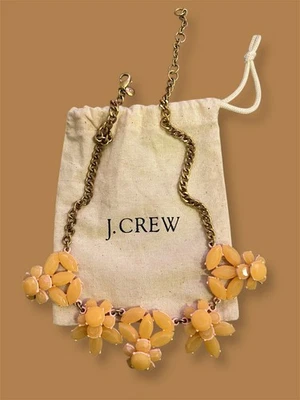 J. Collar de diamantes de imitación amarillo Crew Foto 1 de 4