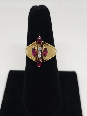 Vintage 18k Yellow Gold Natural Ruby & Diamond Statement Ring Size 7.5  7.9 Gram - Image 1 of 4