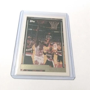 1992-93 Topps #141 Michael Jordan Gold Chicago Bulls HOF Legend - Picture 1 of 2