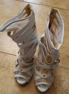 Wild Rose Fish Net Studded Booties Size 9 - Picture 1 of 9