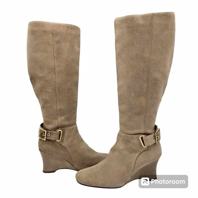 Nine & Co 女式 6.5 米 Kosmo 及膝高跟靴棕褐色麂皮绒皮革扣 — 第 1/4 张图片