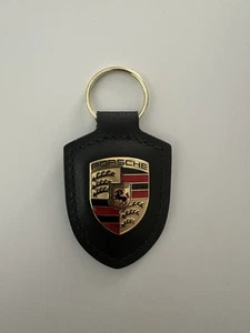 Porsche Crest Black Leather Keyring 911 Cayman Boxster Cayenne Macan - Picture 1 of 2