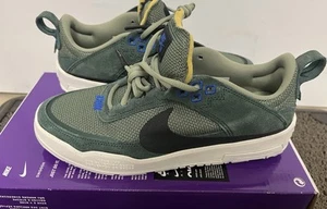 NIKE SB DAY ONE (GS) VINTAGE GREEN/BLACK-OIL GREEN (NEW W/BOX) SIZE 6.5Y - Picture 1 of 9