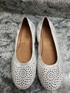 Vionic Robyn Women's Perforated Leather Ballet Flats White Size 8 Slip On - Picture 1 of 8