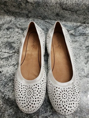 Vionic Robyn Women's Perforated Leather Ballet Flats White Size 8 Slip On - Image 1 of 4
