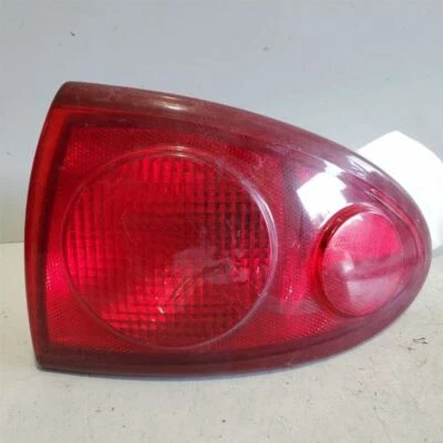 2002-2004, Chevrolet Cavalier, painel de lanterna traseira de passageiros montado, PN:15142167 - Imagem 1 de 4