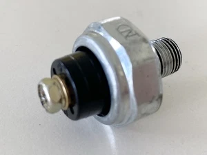 HONDA NTV 650 RC33 REVERE Öldruckschalter original (für Motor) - Bild 1 von 5
