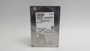 2 Stück Toshiba DT01ACA200 2 TB 3,5" SATA III 3,5 Zoll Desktop Festplatte - Bild 1 von 3