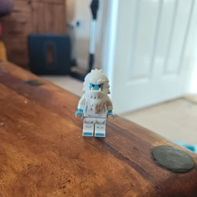 LEGO  Minifigure - series 11 - Yeti  - Image 1 of 3