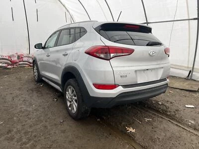 Conjunto de filtro de aire usado se adapta a: Hyundai Tucson 2017 gasolina 2,0 grado A Foto 1 de 4