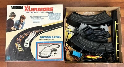 Vintage Aurora Xlerators Speedblazers Slotless Car Racing Set Track Parts - Image 1 of 4