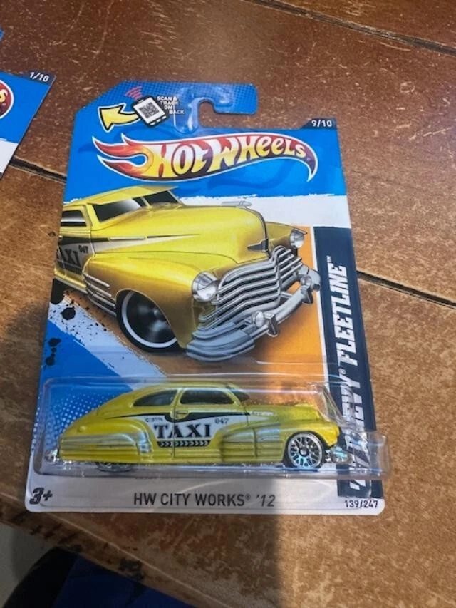 Chevy Fleetline #139 Yellow Mooneyes 2012 Hot Wheels HW City Works '47 Foto 1 de 1