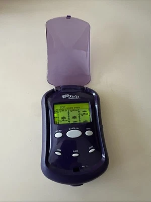 Radica 2006 Fliptop Ranuras 2 en 1 Pantalla Iluminada Electrónica Portátil LCD Juego Foto 1 de 4