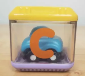 Alfabeto Lettera C Auto Fisher Price Peek A Boo Blocco - Foto 1 di 7
