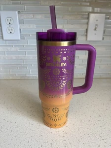 Vaso en mano Stanley Día de Los Muertos 30oz Sunrise Catrina Quencher H2.0 - Imagen 1 de 9