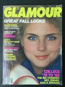 GLAMOUR FASHION MAGAZINE 1982 AUGUST KIM ALEXIS FRONT COVER - M108 - Picture 1 of 2