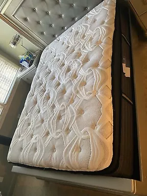 Mattress Queen Size - Sealy - Image 1 of 3
