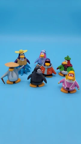 Vtg Huge LOT Of 7 Club Penguin 2" Action Figures Disney JAKKS B3 Cover