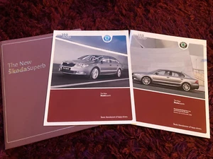 Skoda Superb Prospekt Set 2009, 08/08 - UK Ausgabe + Preisliste - Mk2 Form - Bild 1 von 1