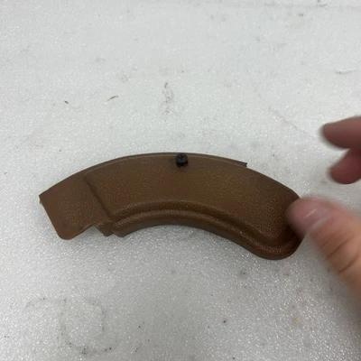 CUBIERTA BISAGRA ASIENTO MUSTANG COUGAR XR7 USADA FORD D1ZB-6561635-AWE 1971-73 MARRÓN Foto 1 de 3