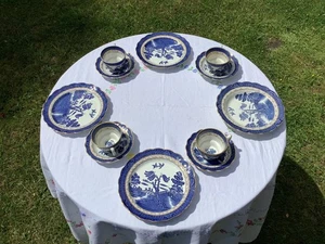 Booths Real Old Willow Cup & Saucers and Dessert/Salad Plates. 4 Set. - Picture 1 of 6