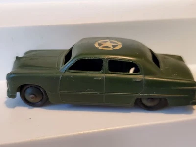 Coche del Estado Mayor Militar Dinky Toys Ford Sedán 1ª Edición #139m Foto 1 de 4