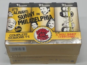 NEU VERSIEGELT It's Always Sunny In Philadelphia 6er-Pack DVD Staffeln 1-5 + Weihnachten - Bild 1 von 13