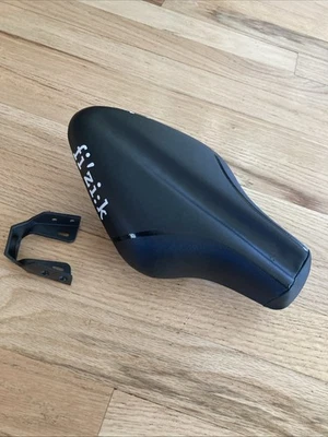 Bicicleta Fizik Tritone 5.5 Sillín Triatlón TT Tri Carretera Gravel Negra Foto 1 de 4