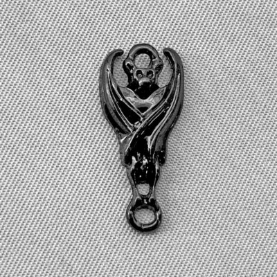 Hanging Bat 2 Loop Links 21x9mm Black Enameled Alloy Q6 Per Pkg - Image 1 of 2