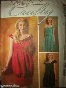 Miss McCall 5749 Muster verziert V-Ausschnitt Partykleid UNGESCHNITTEN Größe 6-8-10-12-14 - Bild 1 von 2