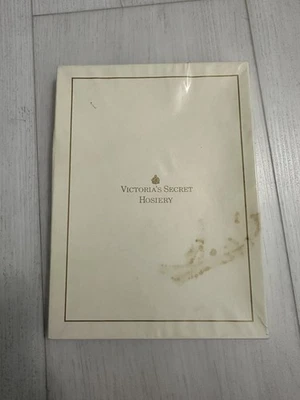 Vintage Victoria's Secret 2 THIGH HIGH Strumpfwaren Gr. M Ivory - Neu im Karton - Bild 1 von 4