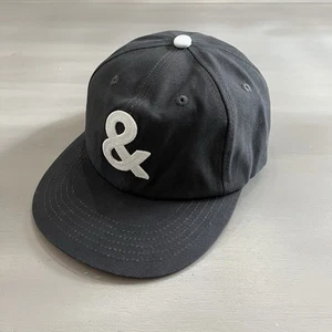 Cappello Berretto Hedley & Bennett Grigio Ampersand 'e' Simbolo Regolabile Strapback OS - Foto 1 di 9