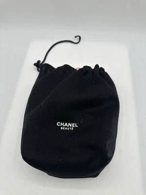 Bolso de maquillaje Chanel Beaute negro con cordón Foto 1 de 4