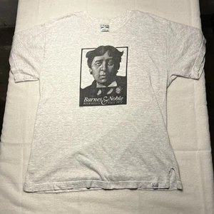 T-shirt vintage Barnes & Noble Oscar Wilde taglia XL attrezzatura per sport made in USA anni 90 Y2K - Foto 1 di 6