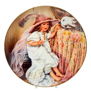 Sandra Kuck Collector Plate 1988 PRETTY AS A PICTURE Reco Barefoot Children - Picture 1 of 4