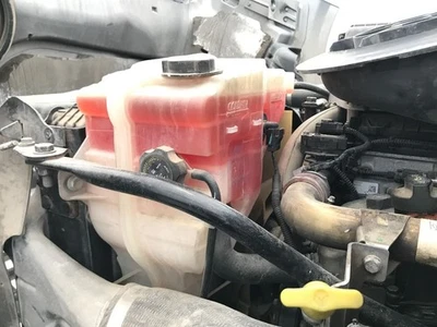 Botella de desbordamiento de radiador Freightliner Cascadia 2008-2020 - usada Foto 1 de 3