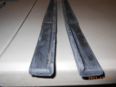 Каучуки для уплотнения боковых стоек DAIMLER SP250/DART — 2 — пара для рук - Изображение 1 из 3