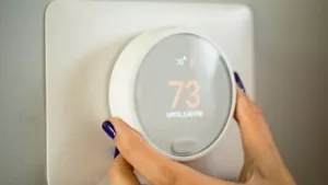 KOMPLETTSATZ: Google Nest WIFI Smart Learning Thermostat E - Modell T4001ES weiß - Bild 1 von 2
