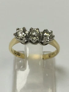 Lovely 18 Carat Yellow Gold 3 STONE DIAMOND Ring 0.60 carat - Picture 1 of 6