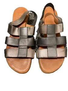 Andre Assous Womens Metallic Norinne Leather Sole Flat Sandals Size 11 Lagenlook - Picture 1 of 5