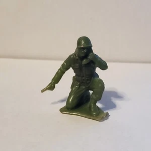 1960's Louis Marx WW2 World War 2 II Green American USA Toy Soldier 60MM Figure - Picture 1 of 2