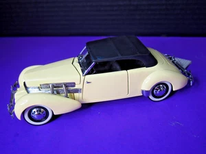 Franklin Mint 1937 Cord 812 Phaeton Coupe 1/24 Diecast Car - Picture 1 of 5