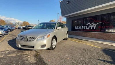 2010 Toyota Camry LE - Изображение 1 из 4
