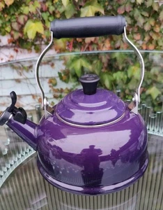Tetera Le Creuset esmalte púrpura 1,7 litros - Imagen 1 de 7