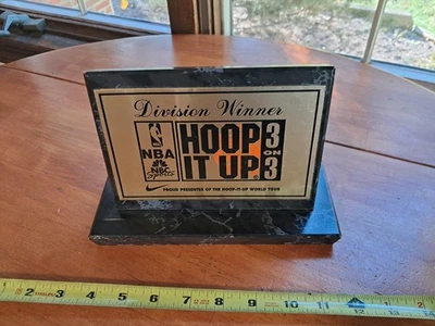 Vintage Hoop-It-Up Plaque Division Winner NBA NBC Sports Nike - Imagem 1 de 4