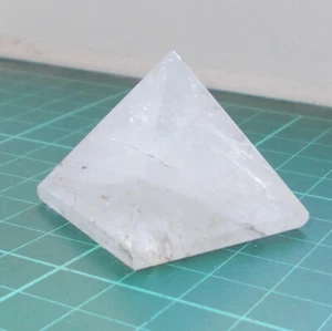 Auction Rock Quartz Crystal Gemstone Orgone Pyramid 34mm - Picture 1 of 1