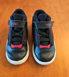 Nike Air Jordan Flight Kleinkind kleine Jungen Tennisschuhe Größe 9 schwarz rot - Bild 1 von 7